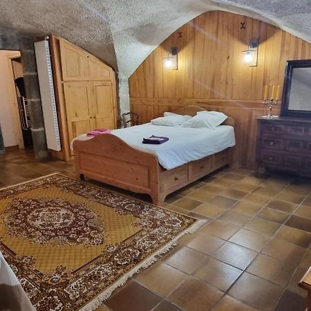Maison Au Loup - Superbe Ancien Hotel Particulier Du Xvie Siecle Au Coeur De La Vieille Ville Du Puy Le Puy-en-Velay Dış mekan fotoğraf