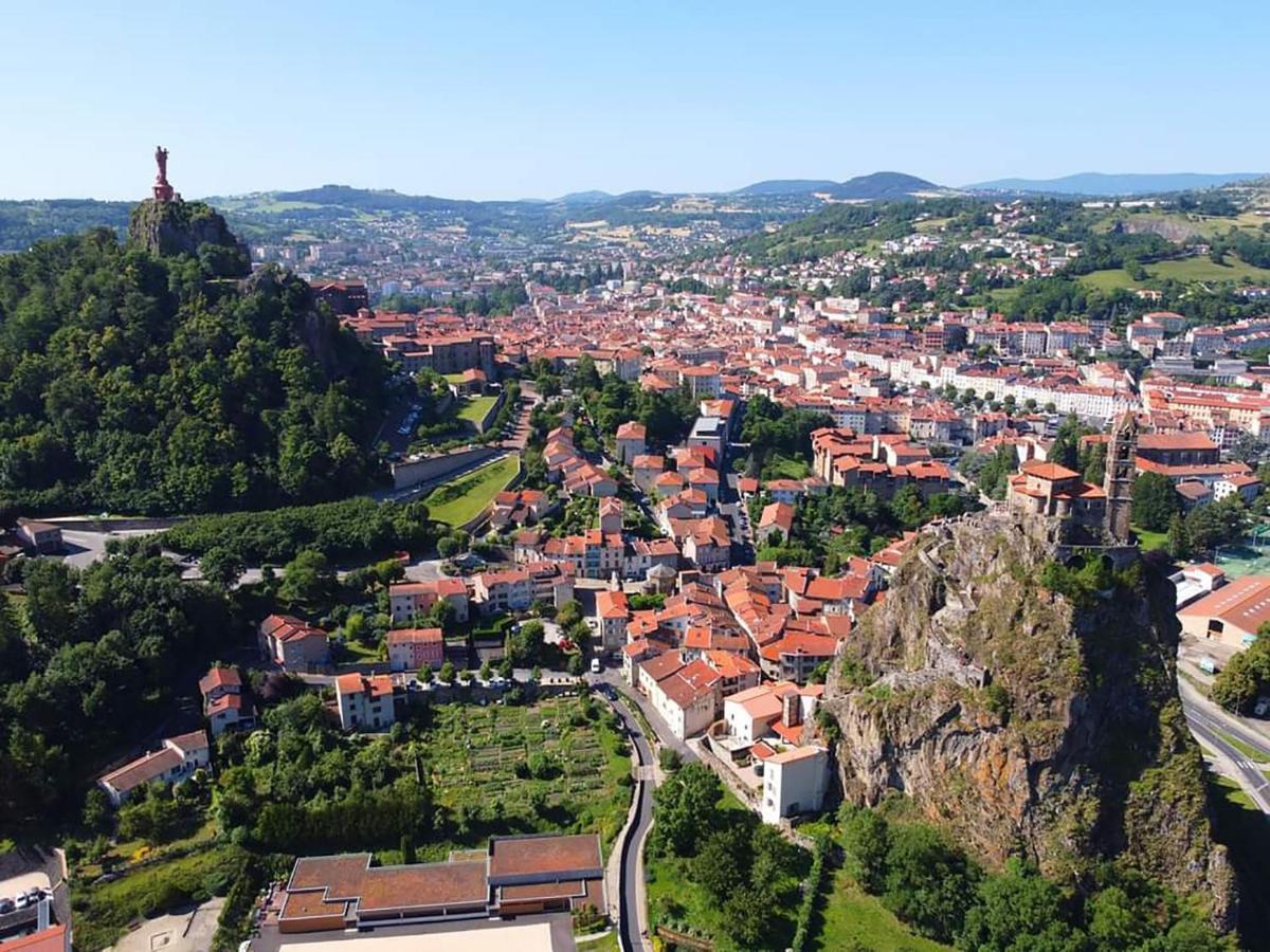 Maison Au Loup - Superbe Ancien Hotel Particulier Du Xvie Siecle Au Coeur De La Vieille Ville Du Puy Le Puy-en-Velay Dış mekan fotoğraf